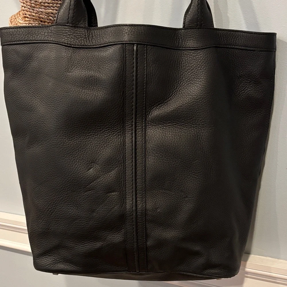Valextra Elegant Black Leather Tote Bag Made in Italy Beautiful - Picture 3 of 14